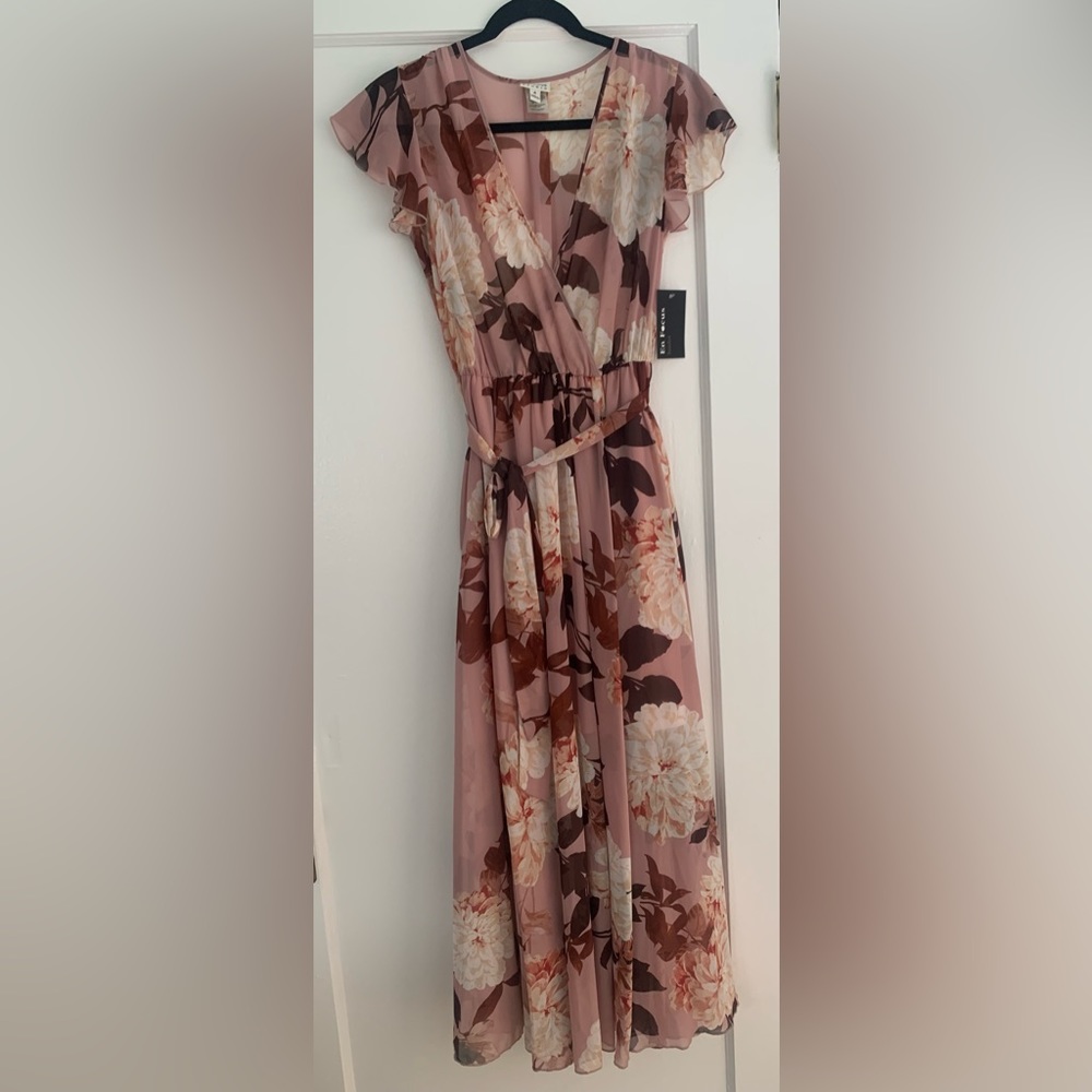 NEW EnFocus Studio Maxi dress with beautiful florals.